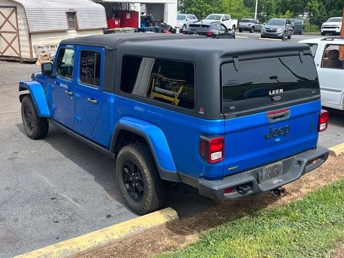 Used 2022 Jeep Gladiator Sport AWD/4WD image 3