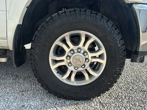 Used 2018 RAM 2500 Laramie AWD/4WD image 9