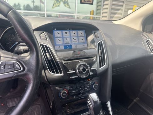 Used 2016 Ford Focus Titanium image 14