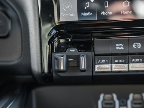 Used 2024 RAM 3500 Laramie w/ Sport Appearance Package image 31