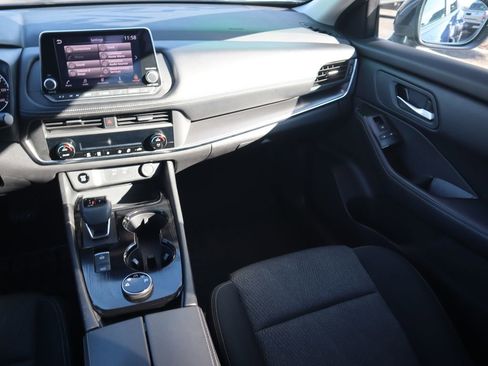 Used 2024 Nissan Rogue SV image 12