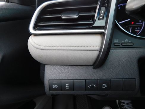 Used 2018 Toyota Camry LE image 22