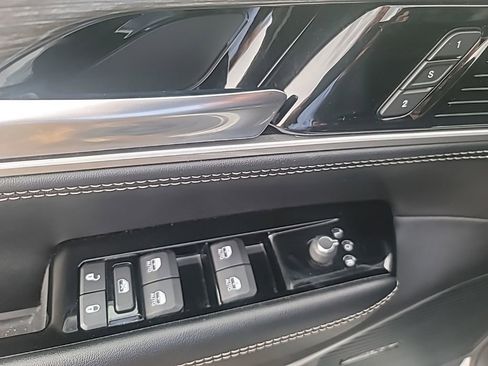 Used 2023 Jeep Wagoneer Series II AWD/4WD image 12