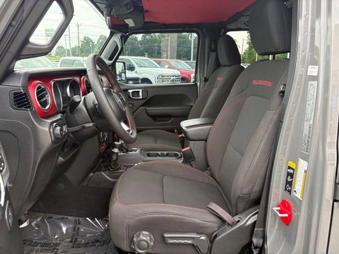 Used 2023 Jeep Wrangler Unlimited Rubicon w/ Cold Weather Group AWD/4WD image 11