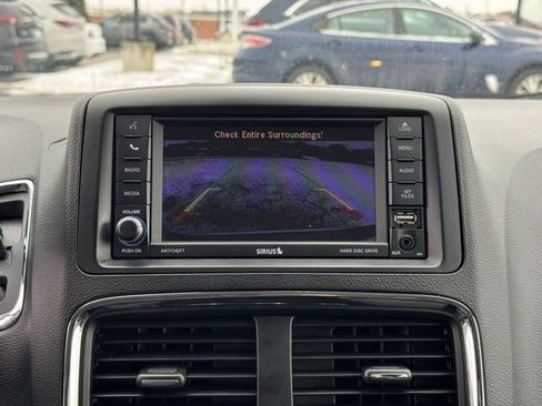 Used 2019 Dodge Grand Caravan SE w/ UConnect Hands-Free Group image 4