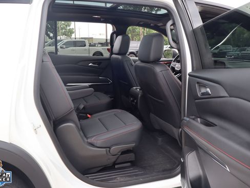Used 2024 Chevrolet Traverse Z71 w/ Enhanced Driving Package AWD/4WD image 30