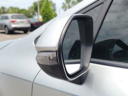 Used 2023 Toyota Corolla SE FWD image 8