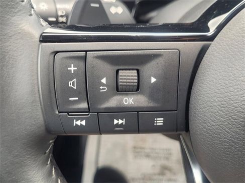 Used 2024 Nissan Pathfinder SL image 17