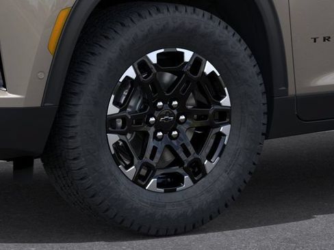 New 2027 Chevrolet Traverse Z71 w/ Enhanced Driving Package AWD/4WD image 9