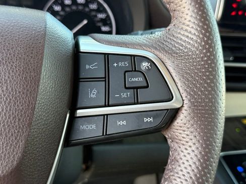 Certified 2024 Toyota Sienna Platinum image 26