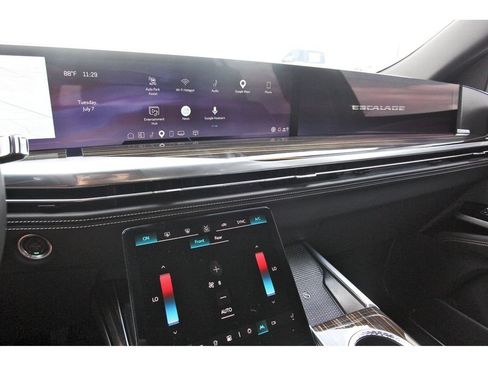Used 2025 Cadillac Escalade Premium Luxury AWD/4WD image 22