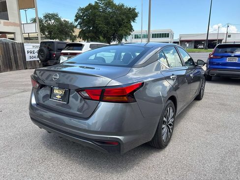 Used 2025 Nissan Altima 2.5 SV FWD image 7