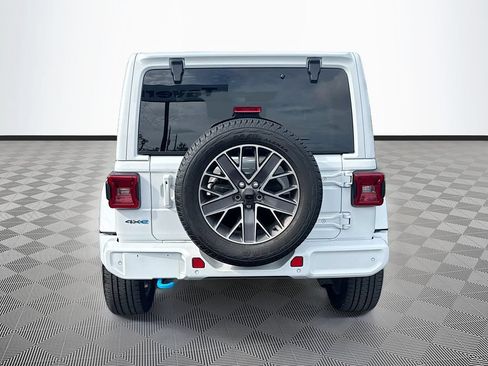 Used 2023 Jeep Wrangler Unlimited Sahara AWD/4WD image 7