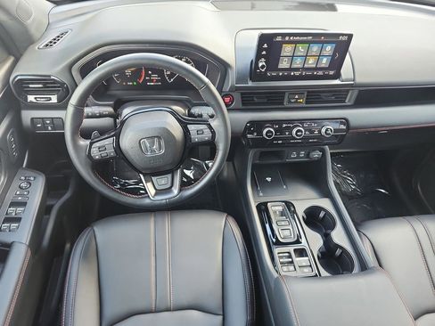 Certified 2025 Honda Pilot TrailSport image 17