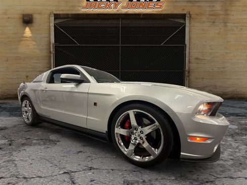 Used 2010 Ford Mustang GT Premium image 12