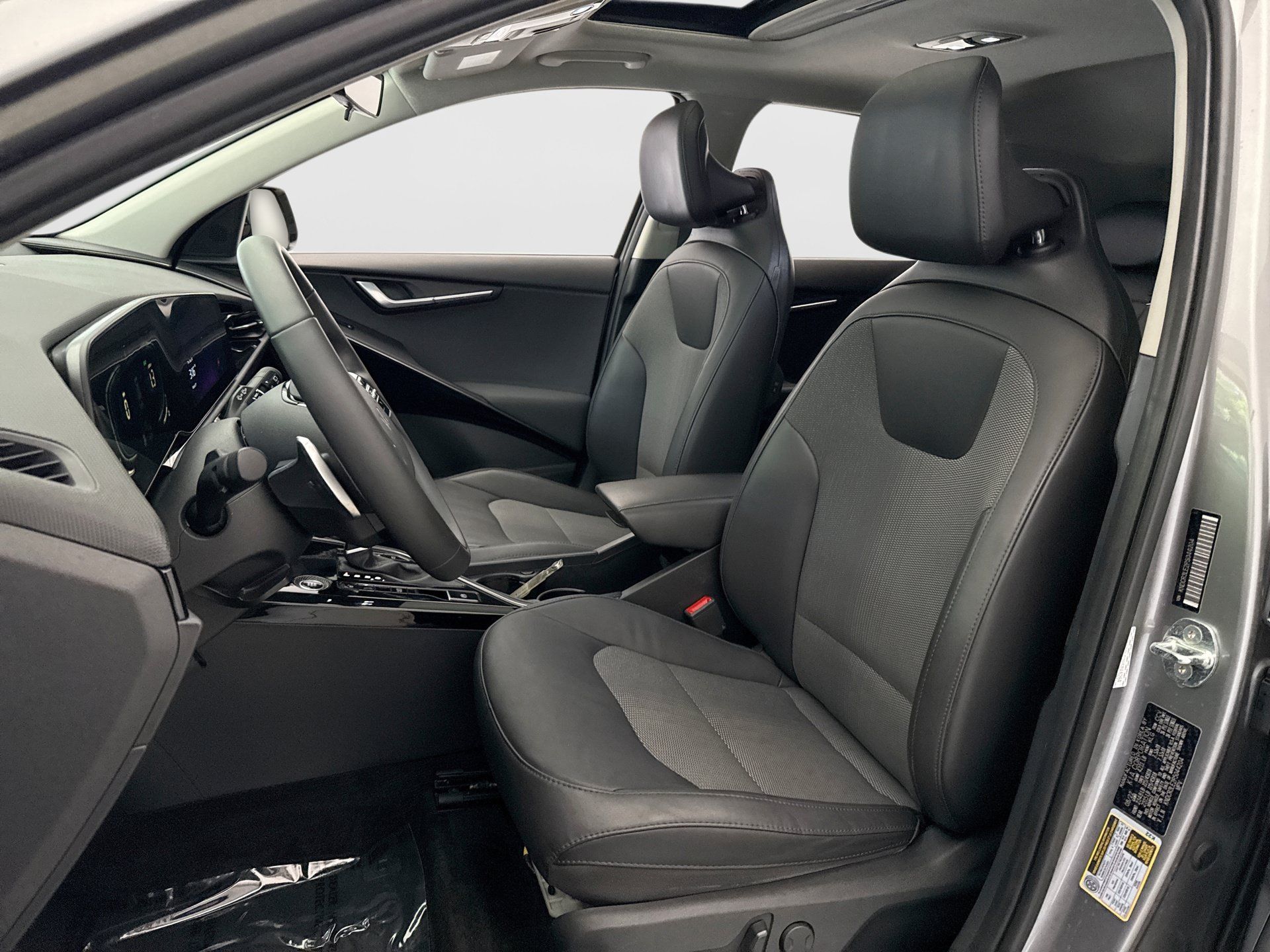 Used 2023 Kia Niro EX Touring FWD image 11