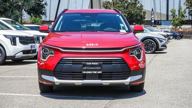 Certified 2025 Kia Niro EX FWD image 3