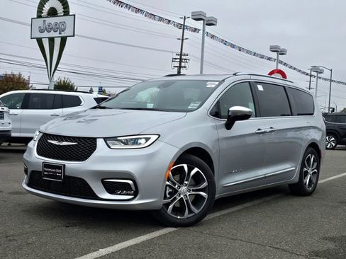 New 2026 Chrysler Pacifica Pinnacle FWD image 3