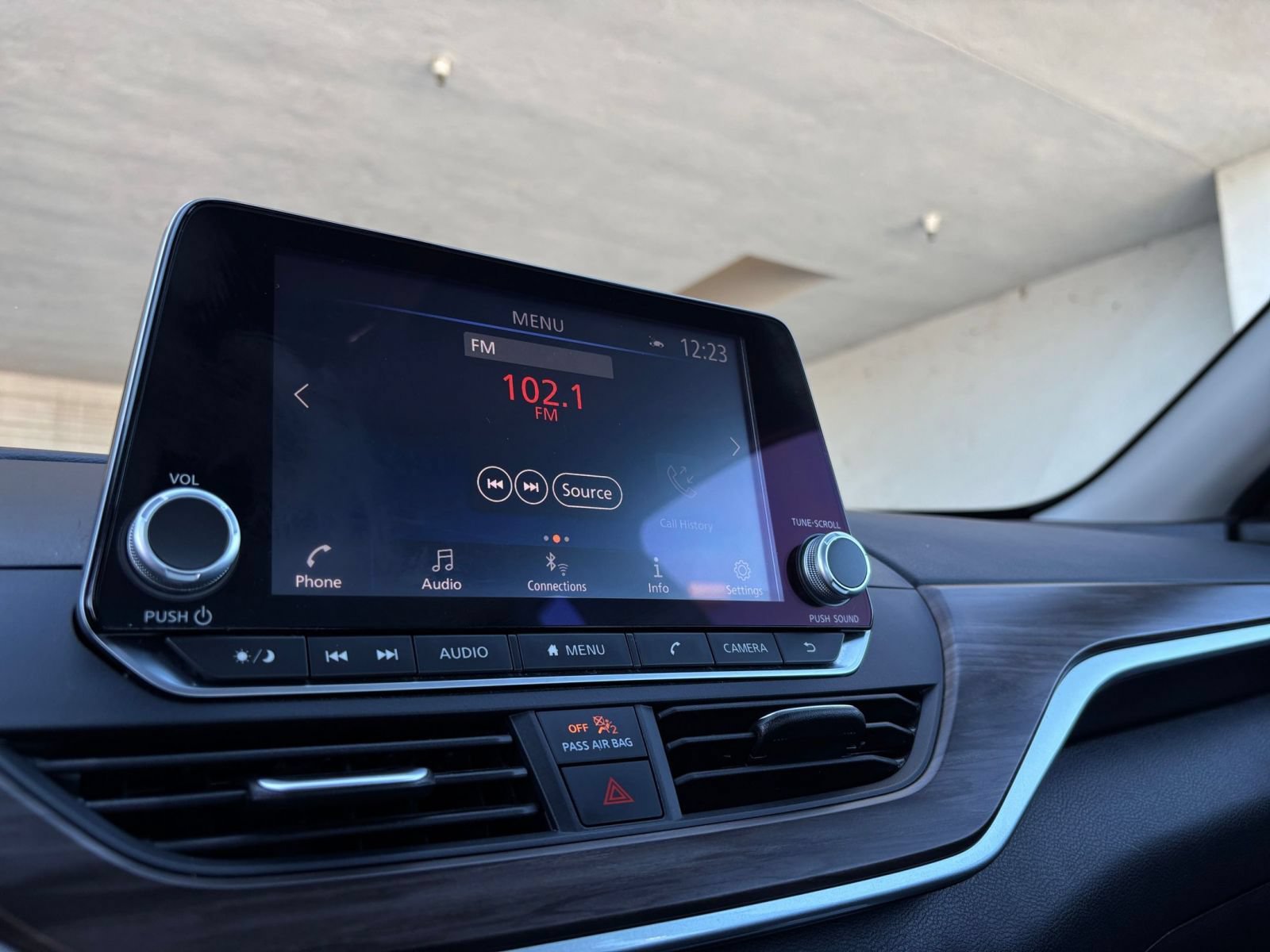 Used 2025 Nissan Altima 2.5 SV FWD image 19