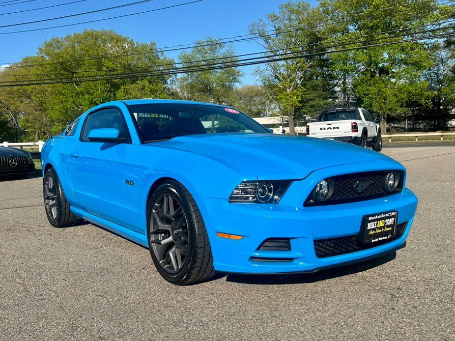 Used 2013 Ford Mustang GT Premium w/ Security Pkg RWD image 3