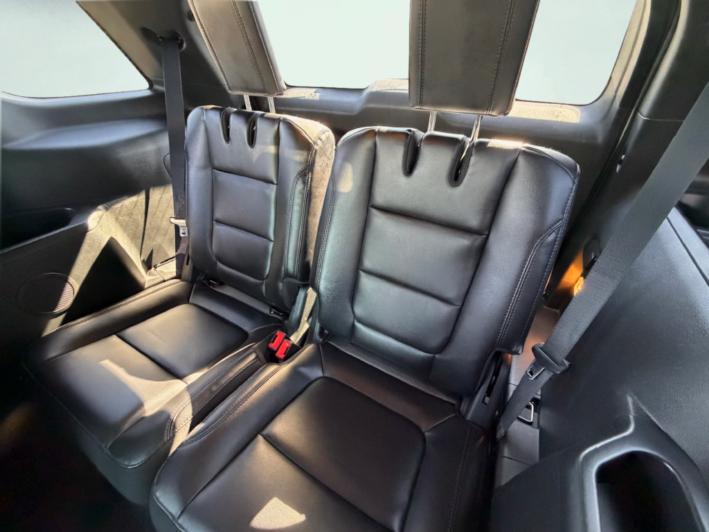 Used 2017 Ford Explorer XLT w/ Equipment Group 202A FWD image 55