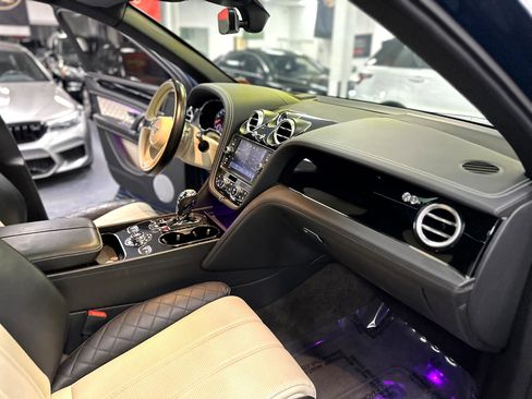 Used 2018 Bentley Bentayga image 39