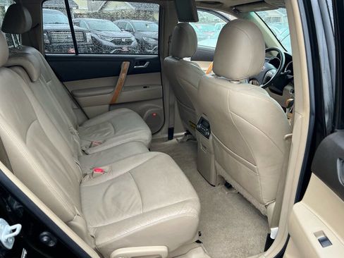 Used 2010 Toyota Highlander Limited image 25