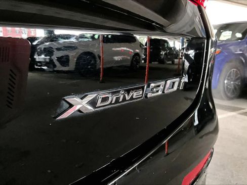 Used 2023 BMW X4 xDrive30i w/ Premium Package image 9