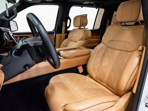 Used 2023 Jeep Grand Wagoneer Series III AWD/4WD image 17