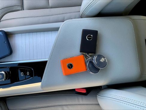 New 2026 Volvo XC60 T8 Ultra w/ Protection Package Premier image 34