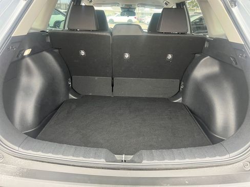 Used 2025 Toyota Corolla Cross LE image 31