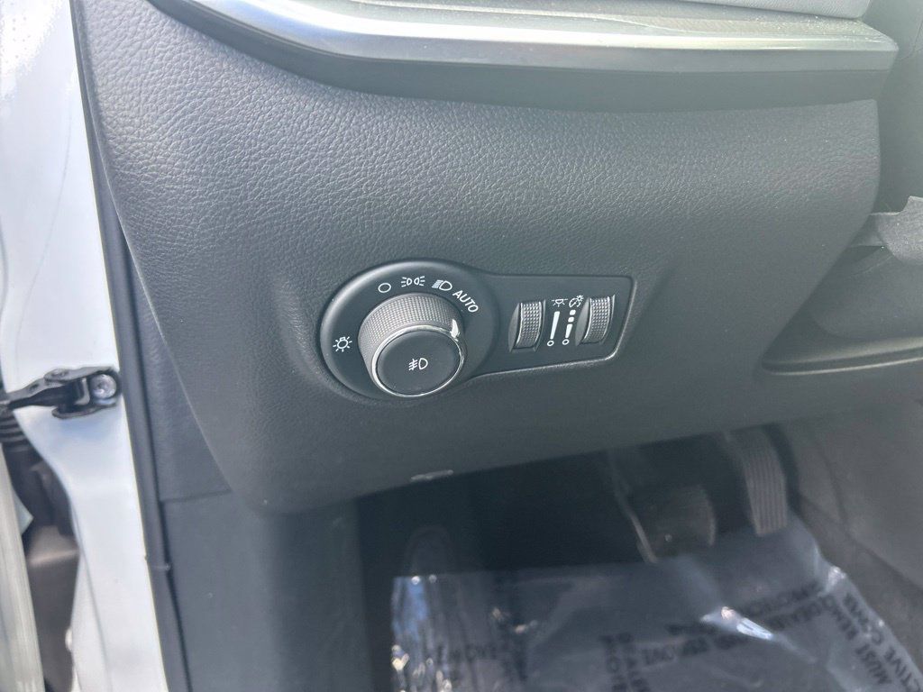 Used 2025 Jeep Compass Limited AWD/4WD image 35
