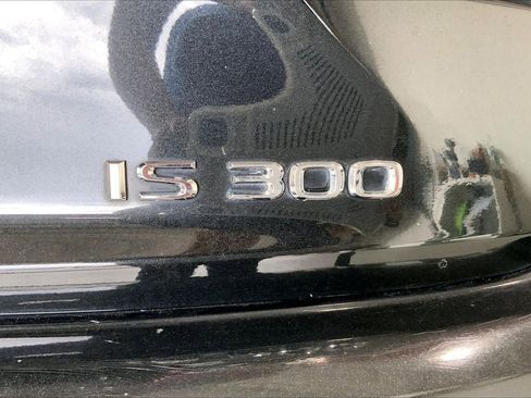 Used 2020 Lexus IS 300 F Sport w/ F Sport Package RWD image 9