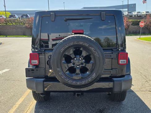 Used 2016 Jeep Wrangler Unlimited Sahara w/ Connectivity Group AWD/4WD image 5