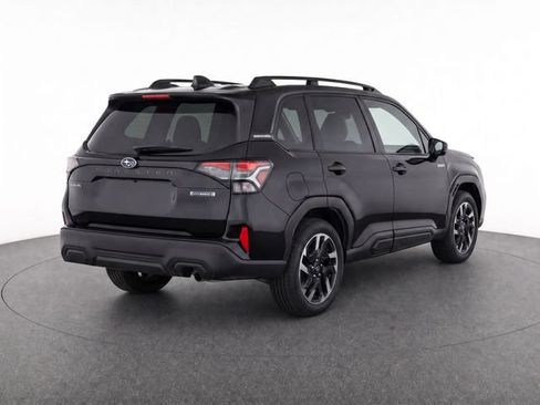 Used 2025 Subaru Forester Premium AWD/4WD image 6