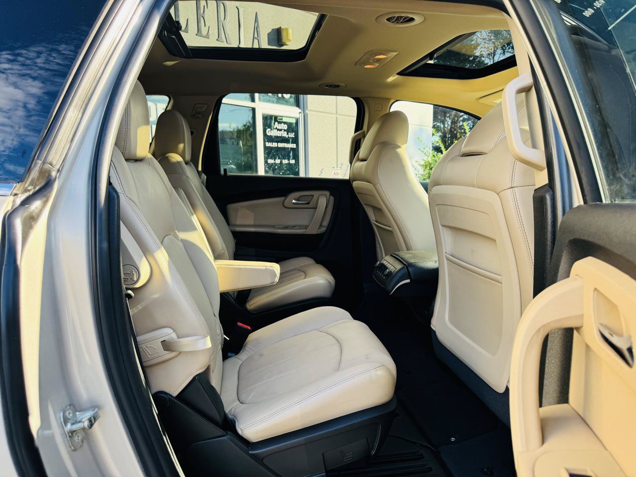Used 2011 Chevrolet Traverse LTZ AWD/4WD image 24