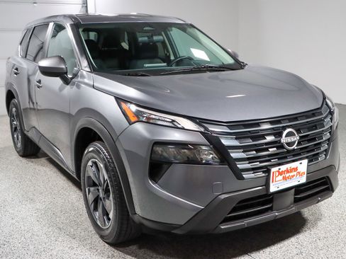 Used 2024 Nissan Rogue SV image 5