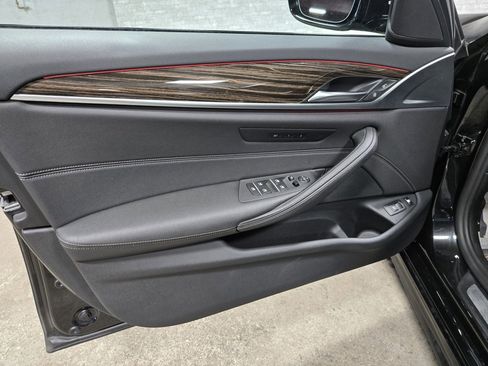 Used 2021 BMW 530e xDrive w/ M Sport Package image 7