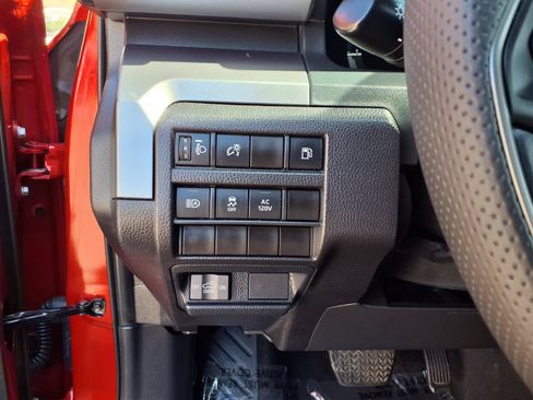 Certified 2025 Toyota Tacoma TRD Off-Road AWD/4WD image 17