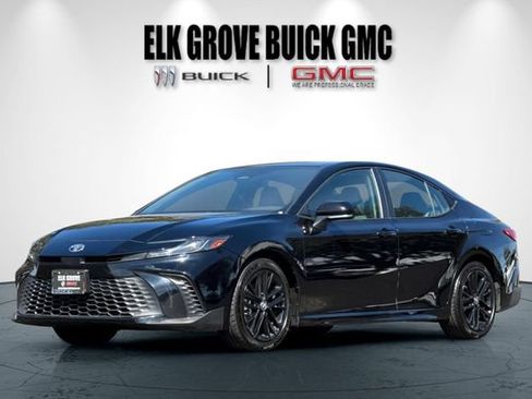 Used 2025 Toyota Camry SE FWD image 8