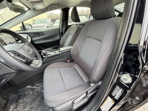 Used 2025 Toyota Prius LE image 34