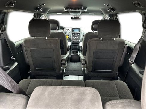 Used 2017 Dodge Grand Caravan SE FWD image 40