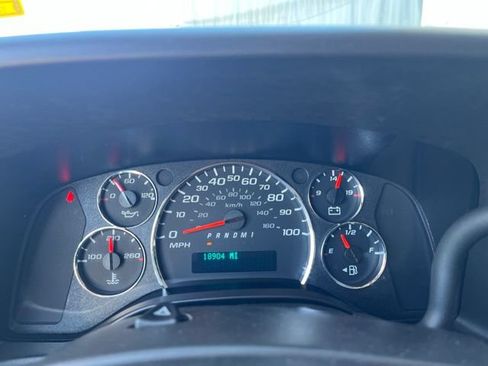 Used 2024 Chevrolet Express 2500 w/ Driver Convenience Package RWD image 15
