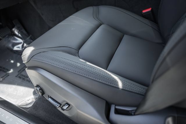 New 2026 Volvo XC60 B5 Plus AWD/4WD image 36