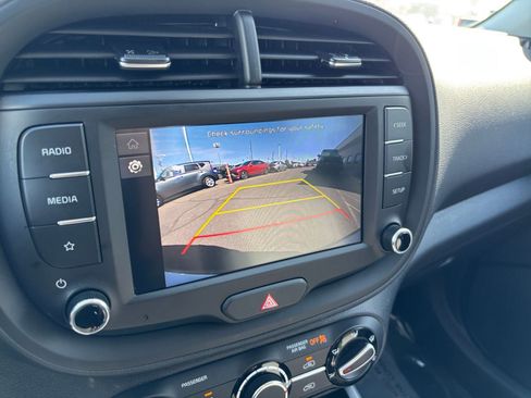 Used 2025 Kia Soul LX w/ LX Technology Package FWD image 22