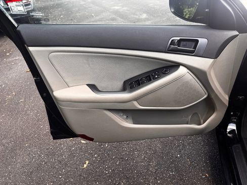 Used 2013 Kia Optima LX image 16