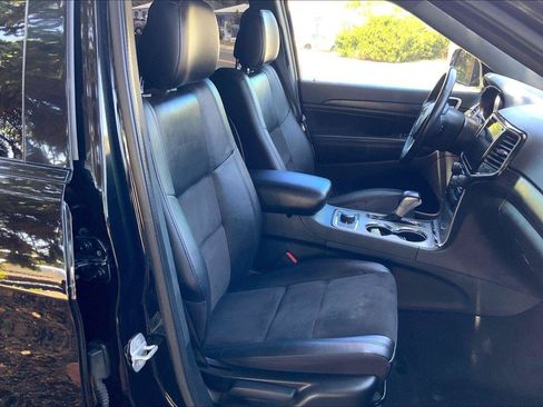 Certified 2022 Jeep Grand Cherokee Laredo X AWD/4WD image 7