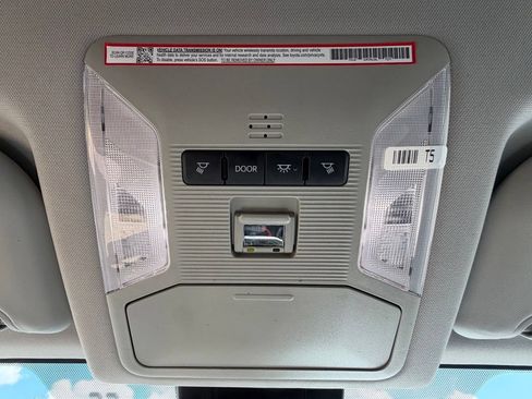 Used 2025 Toyota RAV4 LE AWD/4WD image 30