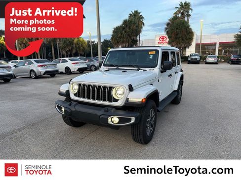 Used 2025 Jeep Wrangler Unlimited Sahara AWD/4WD image 1