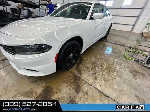 Used 2022 Dodge Charger SXT image 2